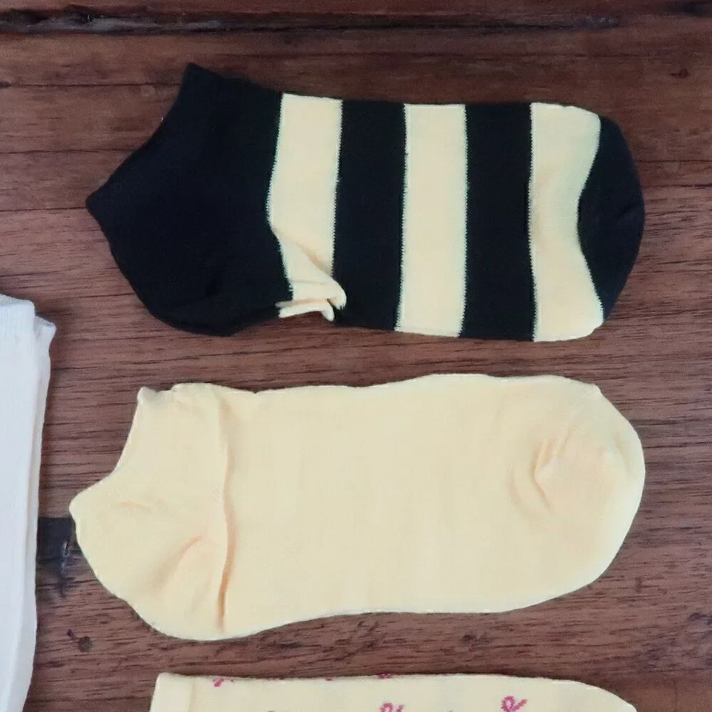 5 PAIR BLACK & YELLOW ANKLE SOCKS WOMENS SIZE 5 TO 8 NWT